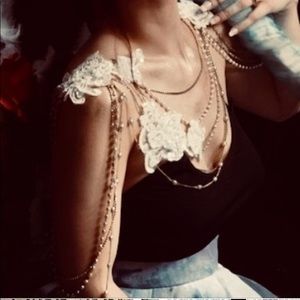 ✨🌹Alacon Lace Vintage Pearl Neck / Shoulder Piece